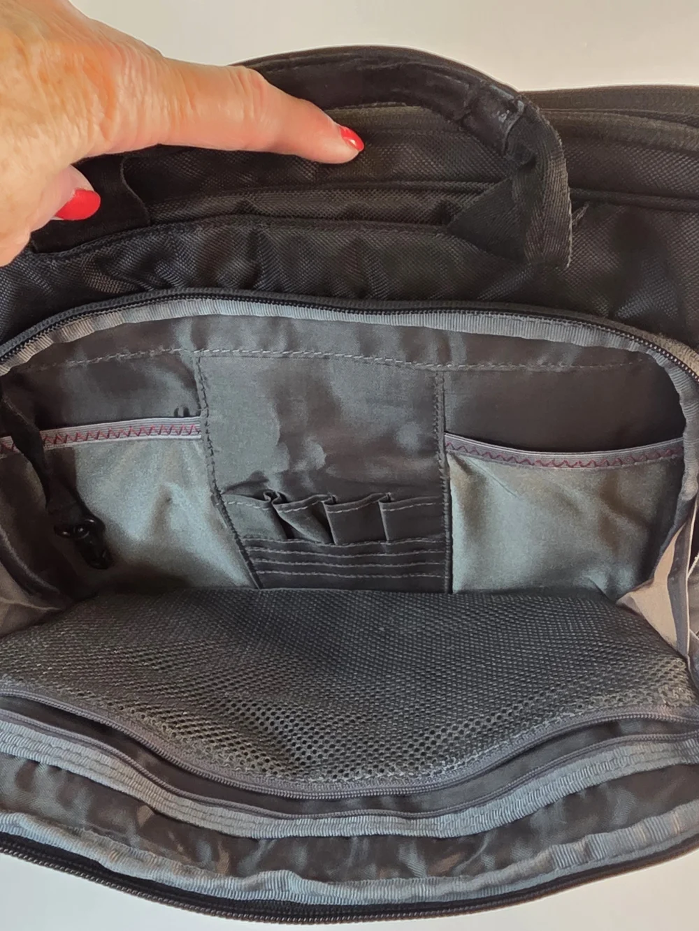 Dell Black Laptop Briefcase Bag - Durable Carrying Case for Men